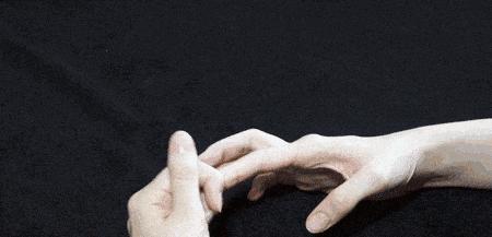 再继续这样弹琴,你的手就要“烂了”