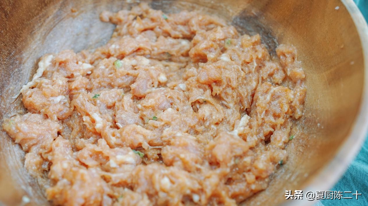 一口一个包子皮,一口一个爆汁生煎包