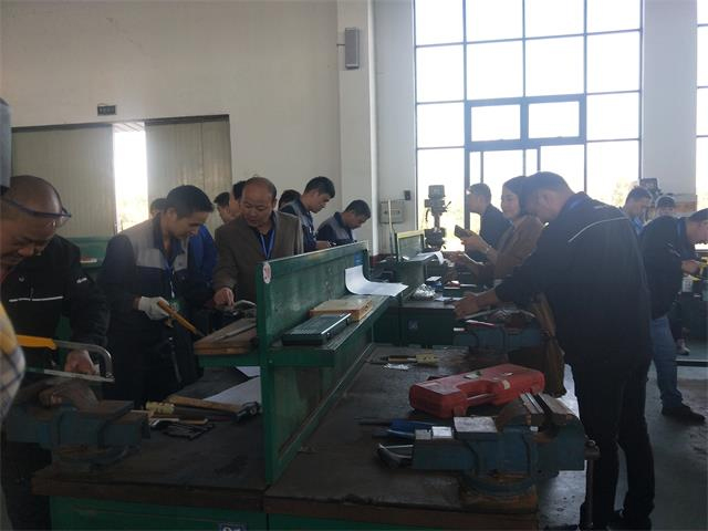 万能的钳工,万能的钳工聪明的铣工