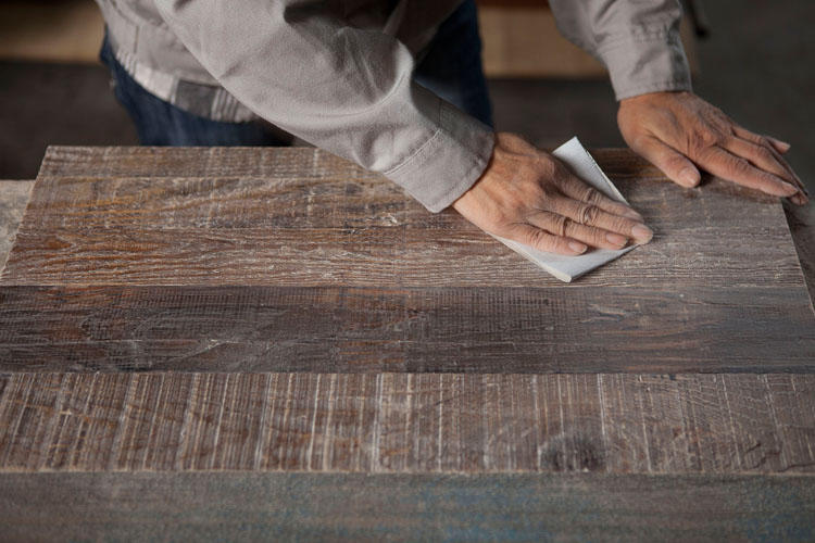 怎么修复白色木桌,坑洼的木桌翻新最佳方法