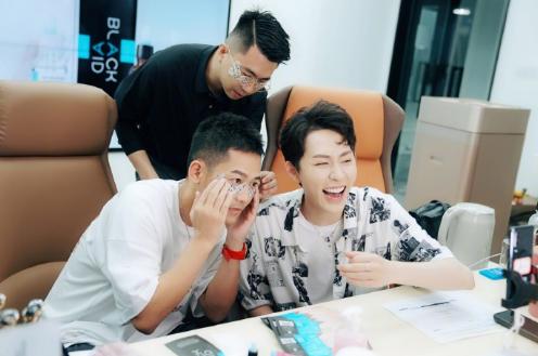 李宇春苏醒何洁合唱歌曲,超女何洁和李宇春现在关系咋样