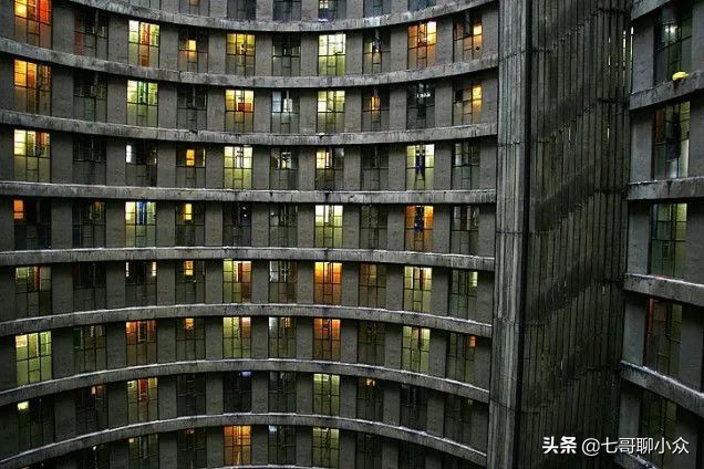 电影里的大厦倒塌现场,电影里建筑物突然崩塌的片段