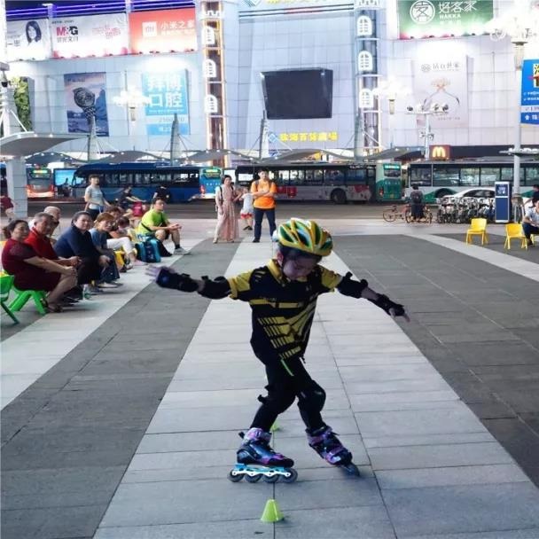 飞跃轮滑体验课,少儿轮滑体验精品课程