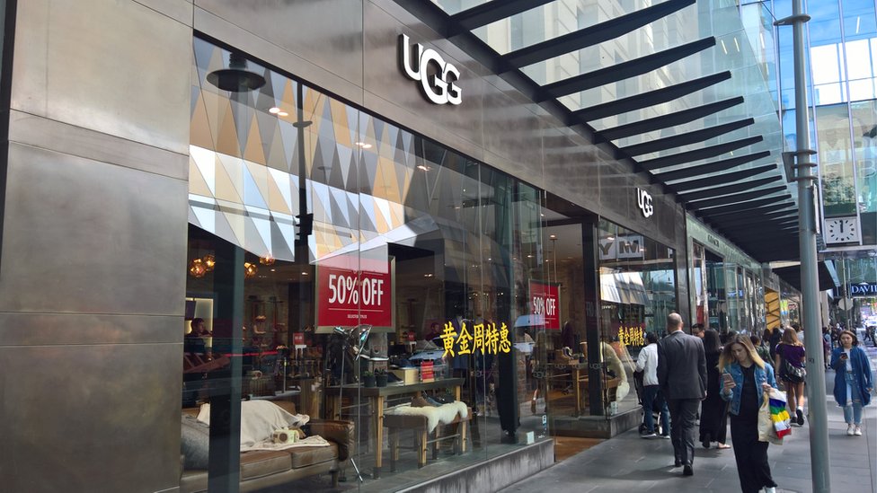 ugg雪地靴鞋底特别滑是假的吗,ugg专卖店还有低帮雪地靴卖吗