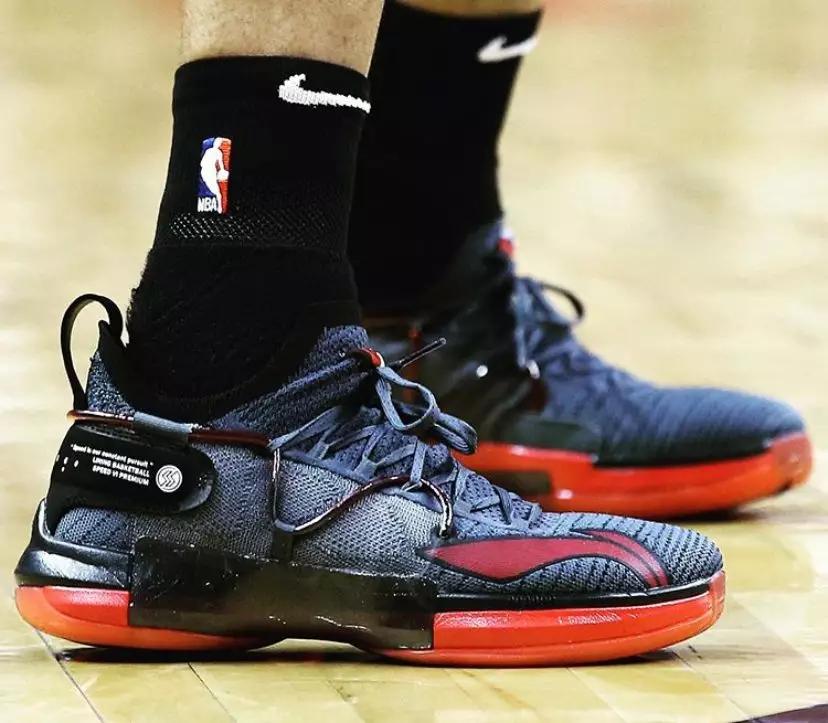 NBA球员上脚:本西蒙斯的迷彩球鞋,沃克穿AJ34郭艾伦配色