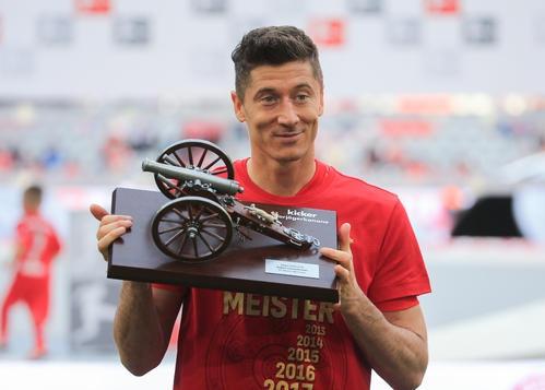 莱万是真正的巨星状态最稳定的,莱万现在到哪支球队了