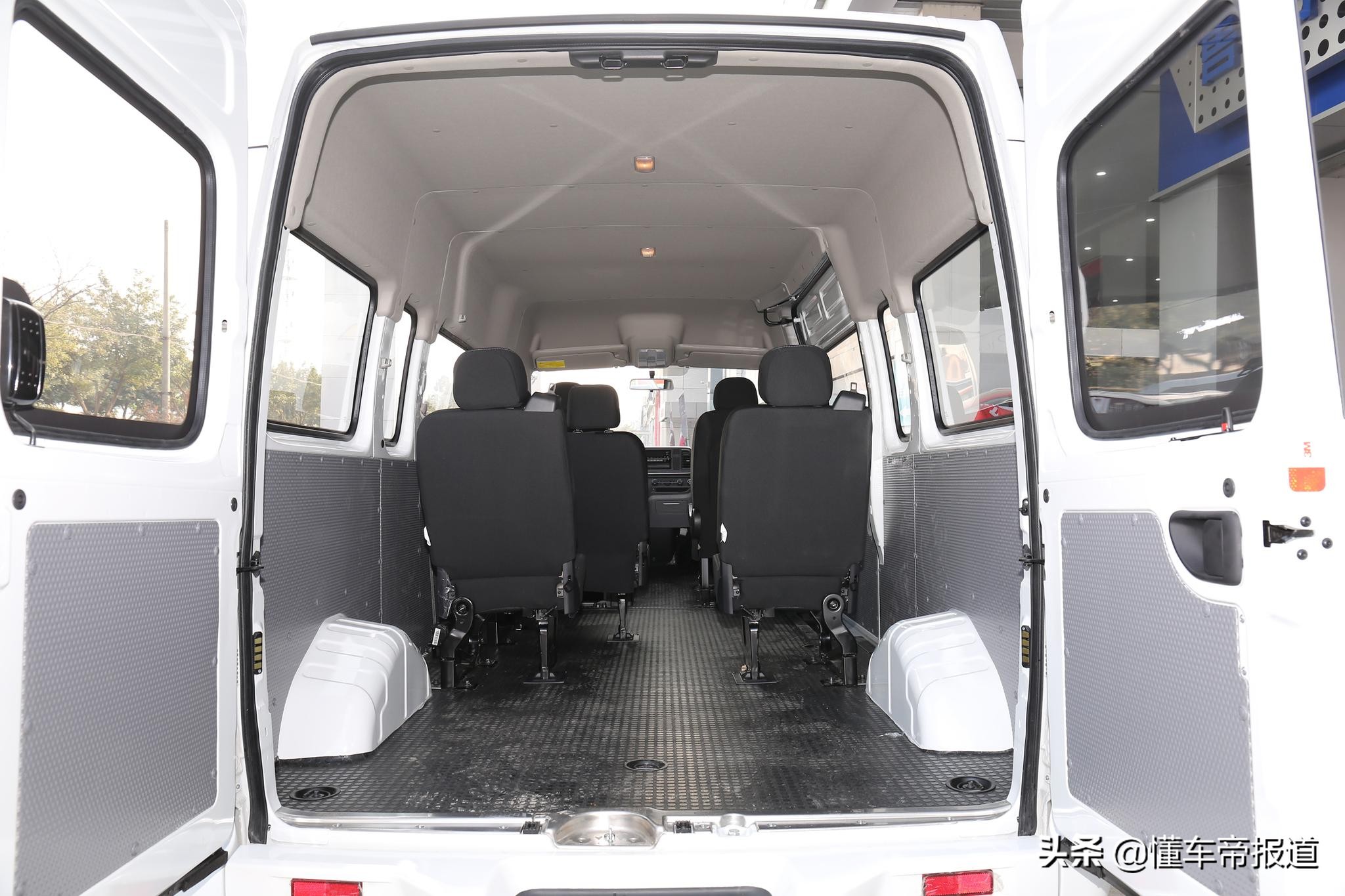 即将上市轻客10座,新车大通商务9座落地价