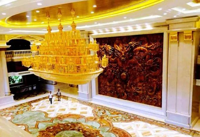 年薪百万、开宝马、住别墅，36斤黄金造的佛像能救得了权健吗？