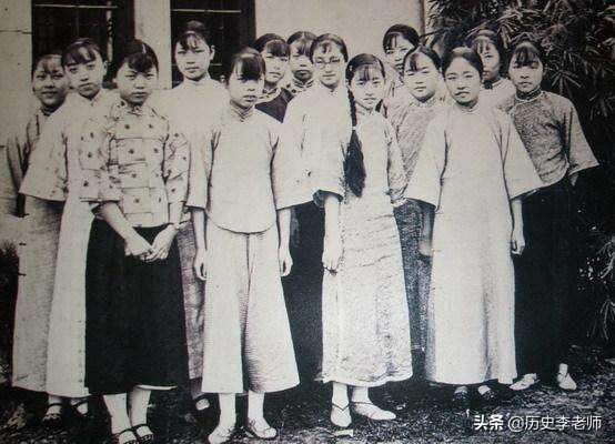 四川大军阀杨森：娶12个老婆，生43子，90岁娶17岁少女还生一女儿