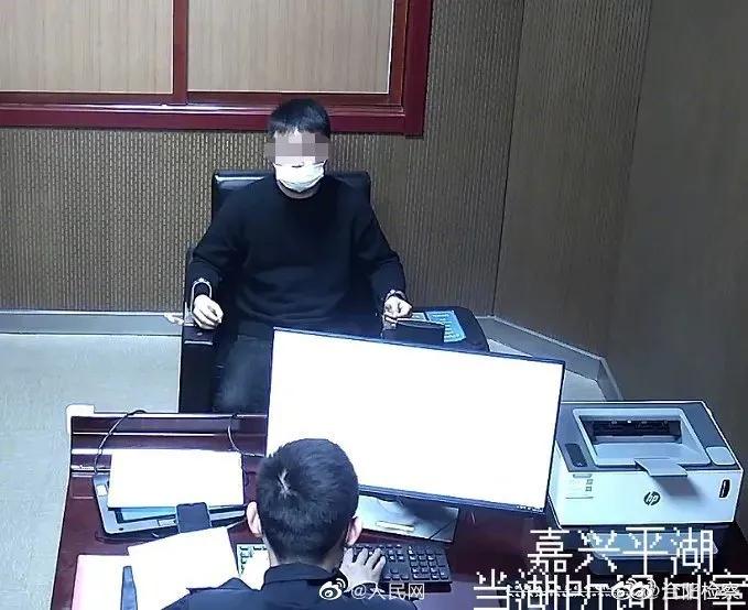 如何做到一人分饰两角,怎样做到一人分饰两角