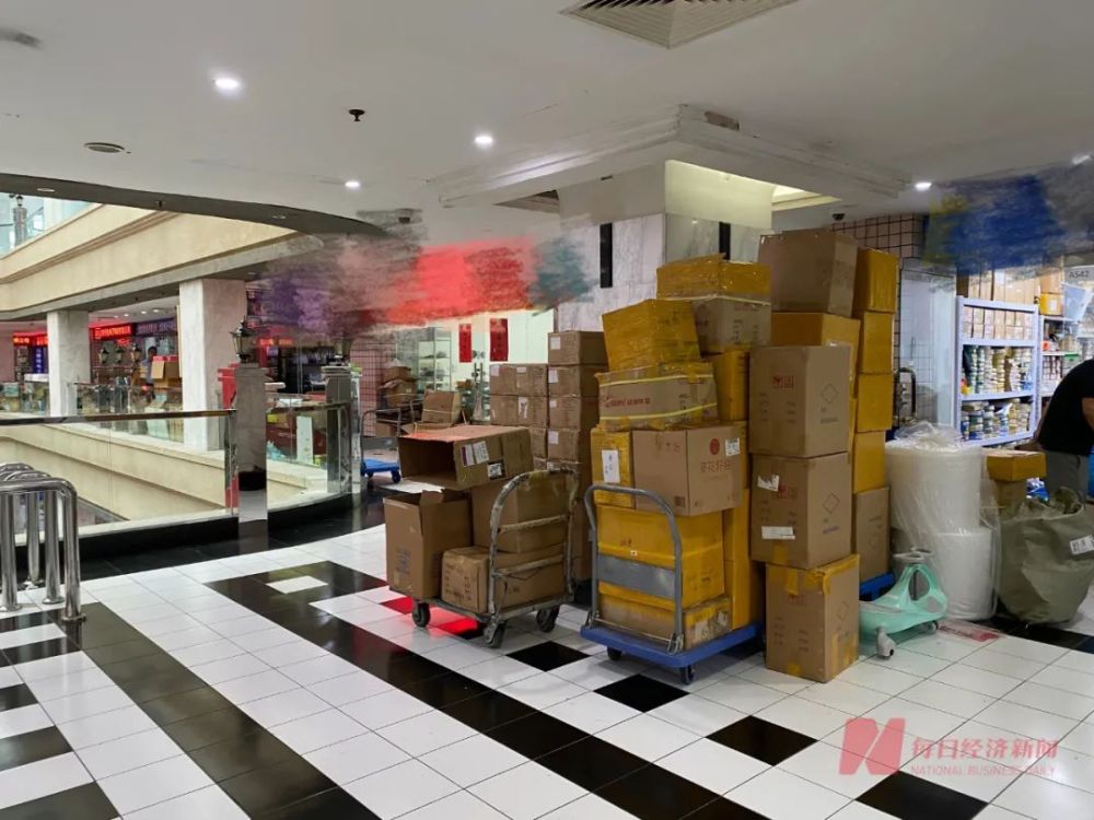 一芯难求：车企被逼加价800倍，“你永远不知道华强北小柜台存货多少”