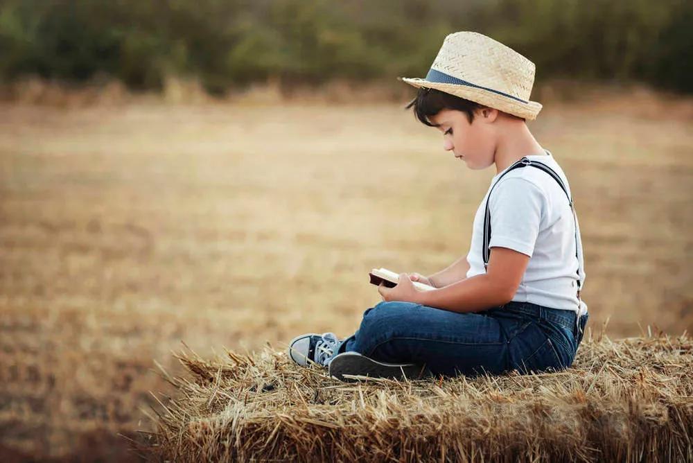 以爱为囚笼管控孩子,殊不知正在毁掉他的人生