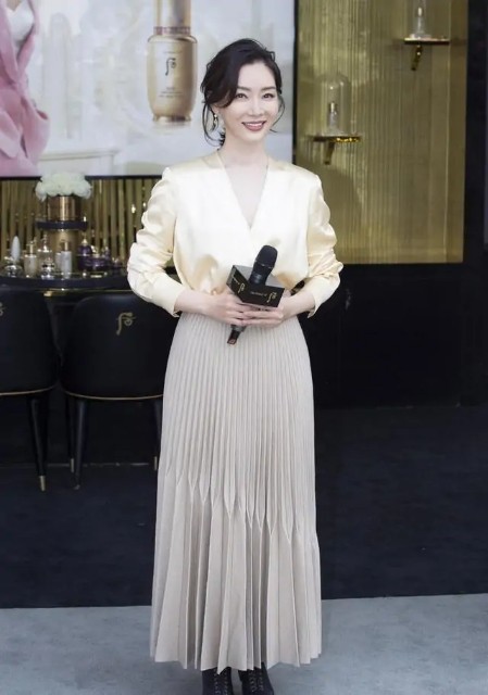 陈数知性优雅穿衣搭配图,陈数最近高级感穿搭