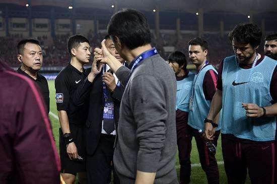 裁判马宁亚冠入场视频,马宁执法亚冠亚洲杯决赛