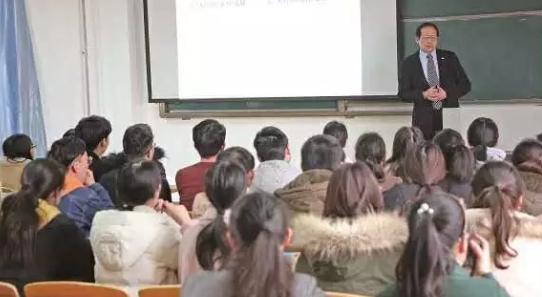 教师和医生哪个职业好,教书育人也是治病救人