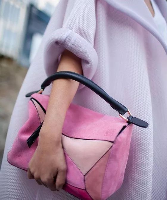 女人一定要有个好包吗,为什么女人只需要一个拥抱