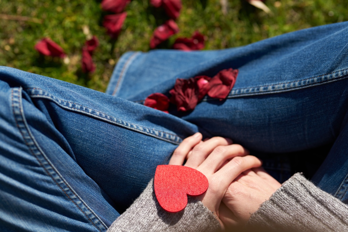 命犯桃花的男人怎么办,男人命里犯桃花是什么意思