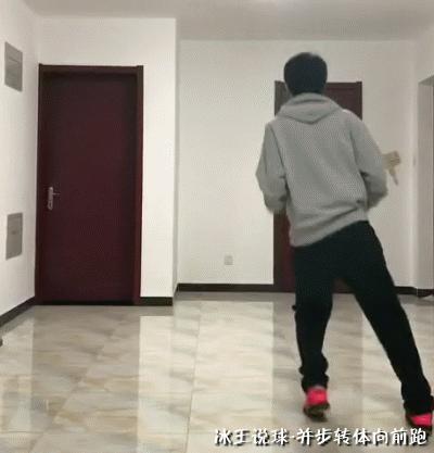 羽毛球移动步法包括,羽毛球双打两人移动步法