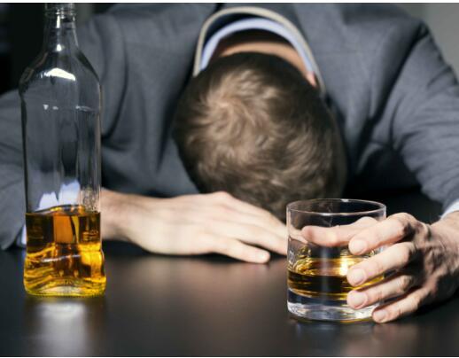 茶水解酒还是蜂蜜水解酒,蜂蜜能解酒六大妙招助你解酒