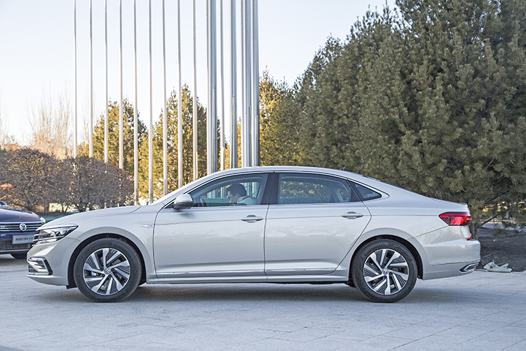 大众新能源制动系统报警,上汽大众油电混合帕萨特试驾