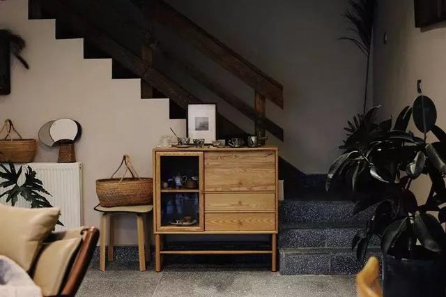 不当环球小姐，她跑到深山，种菜、调香，过上佛系人生