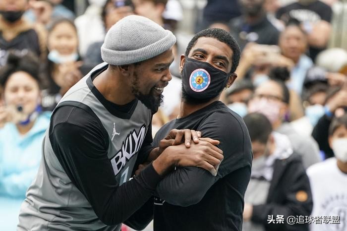 篮网哈登杜兰特,篮网哈登拍照