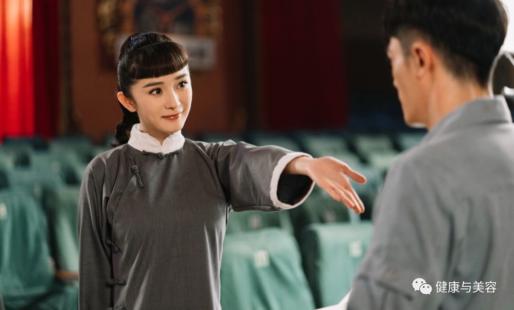 杨幂脸型适合什么发型,杨幂空气刘海发型图片大全