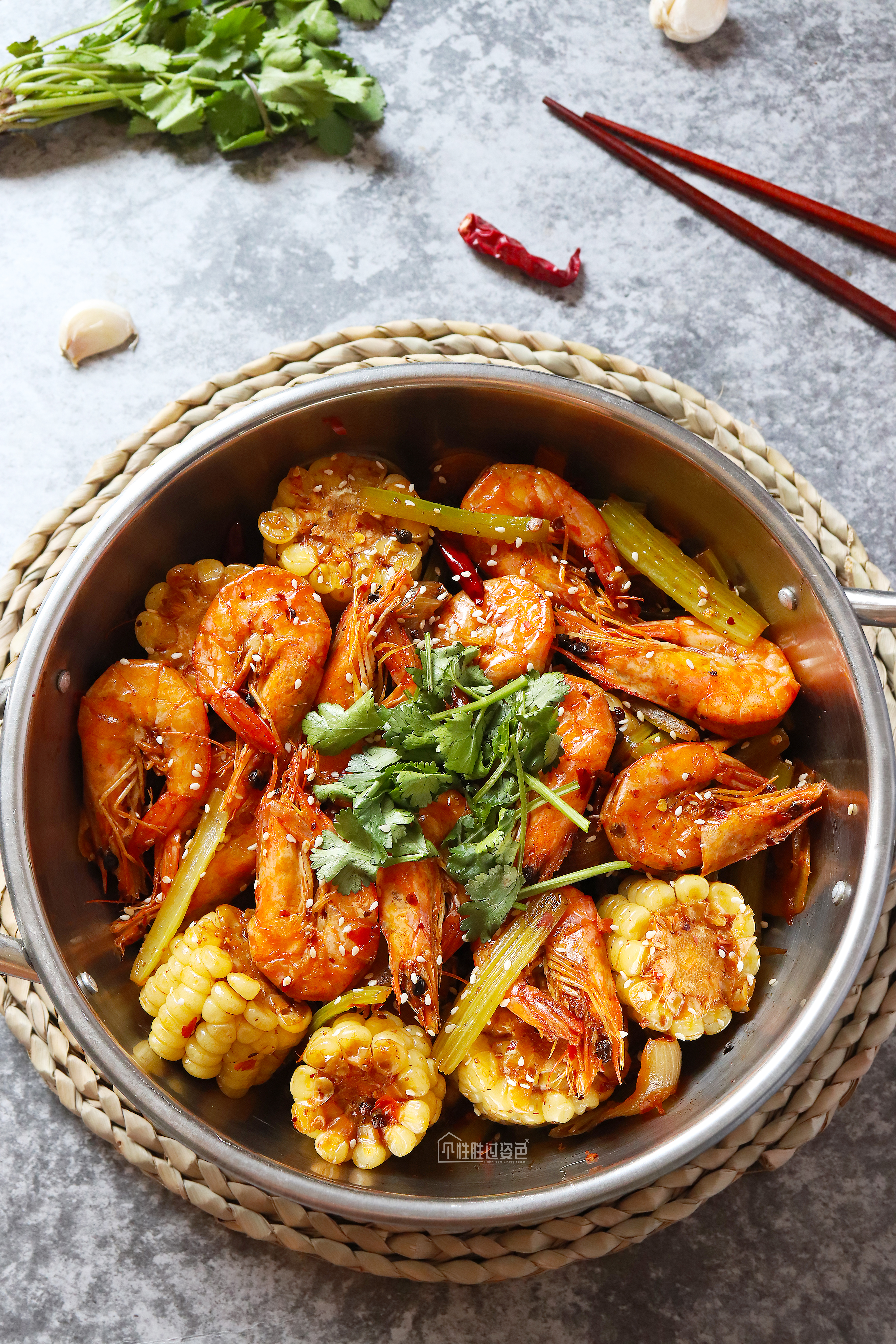 剥皮香辣虾不用炸的做法,这道劲爆香辣虾美味又独特