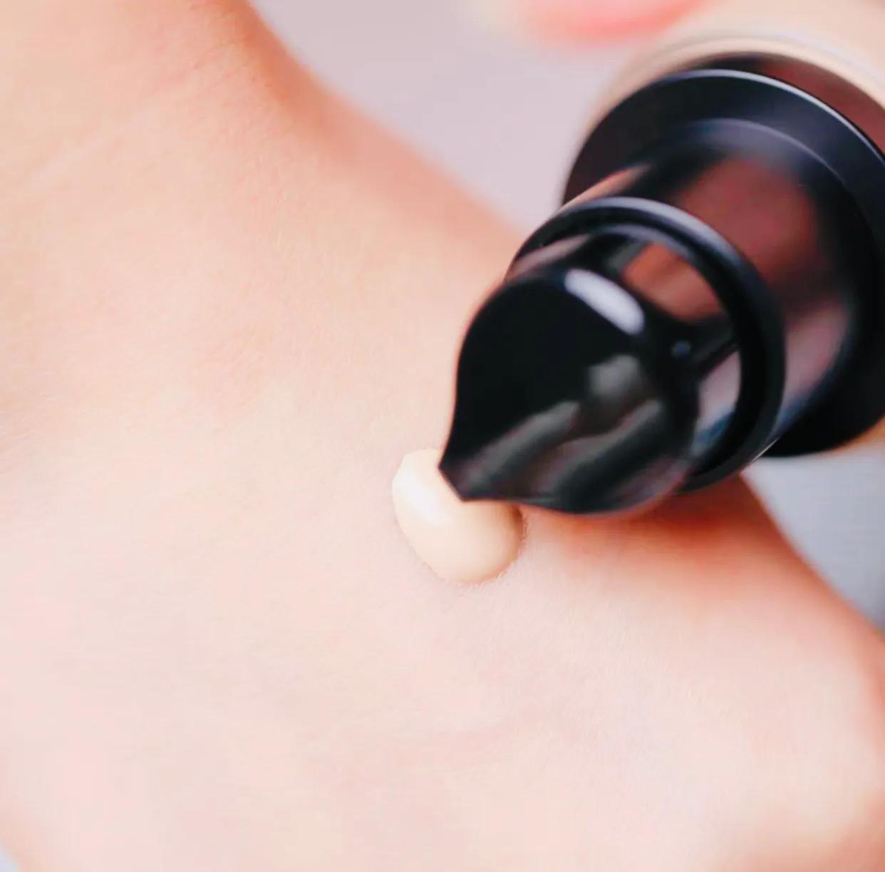 亲测雅诗兰黛dw粉底液磨皮效果,推荐公认好用持妆遮瑕粉底液