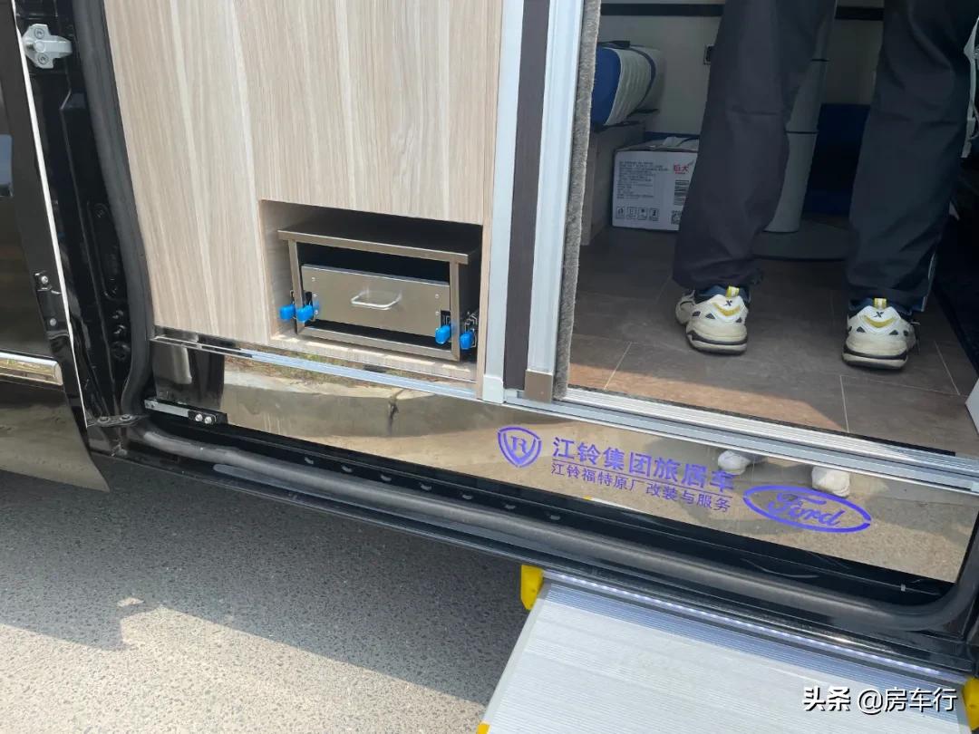 房车忽然电全没了,新能源洲际漫步者房车