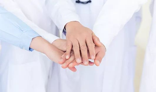 战胜病魔与灾难,与病魔抗争不止