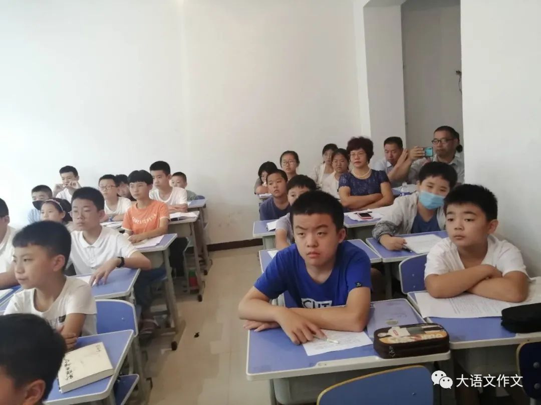 光明学校四年级学生张家铭的《一次旅游》《我身边的花草树木》