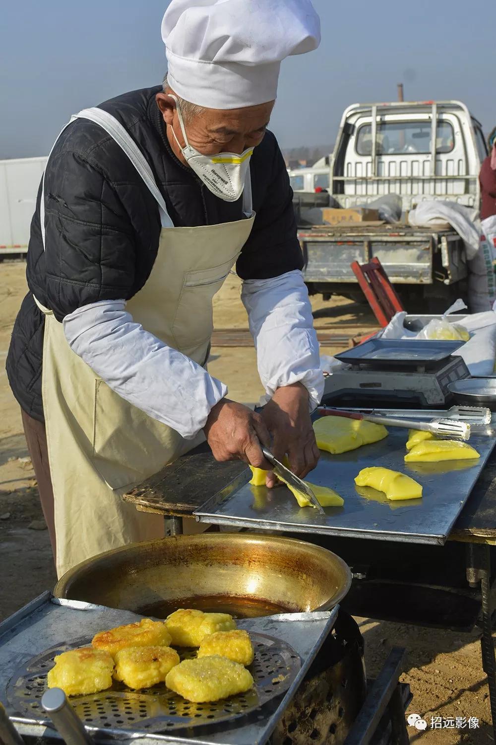 龙口粉丝主产区张星农村大集开市了!来赶集的人还不少来