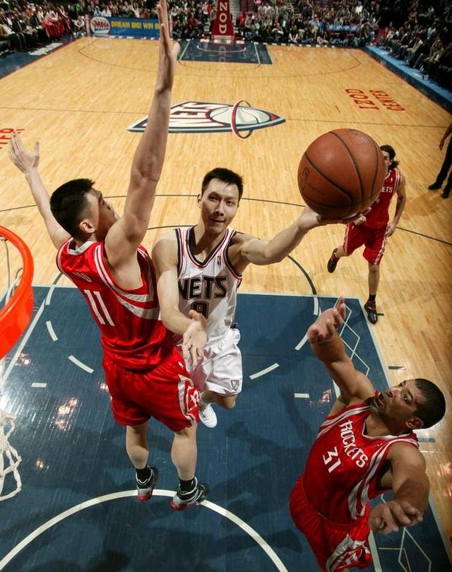 戏说中国男篮，姚明恨铁不成钢，易建联光荣卸任，男篮一地鸡毛