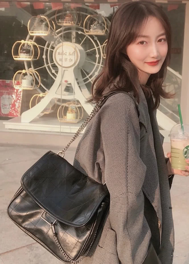 香奈儿的流浪包值得买吗,香奈儿流浪包同款手工包