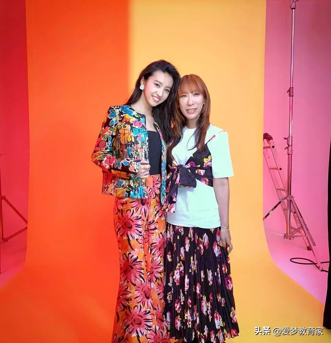 亚洲最狂野女导演，一年出3部新片，半个演艺圈为她站台