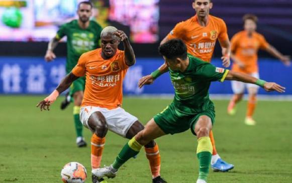 太业余了！国安“*底卧**”助力对手拿到分数，李铁还敢征召他吗？