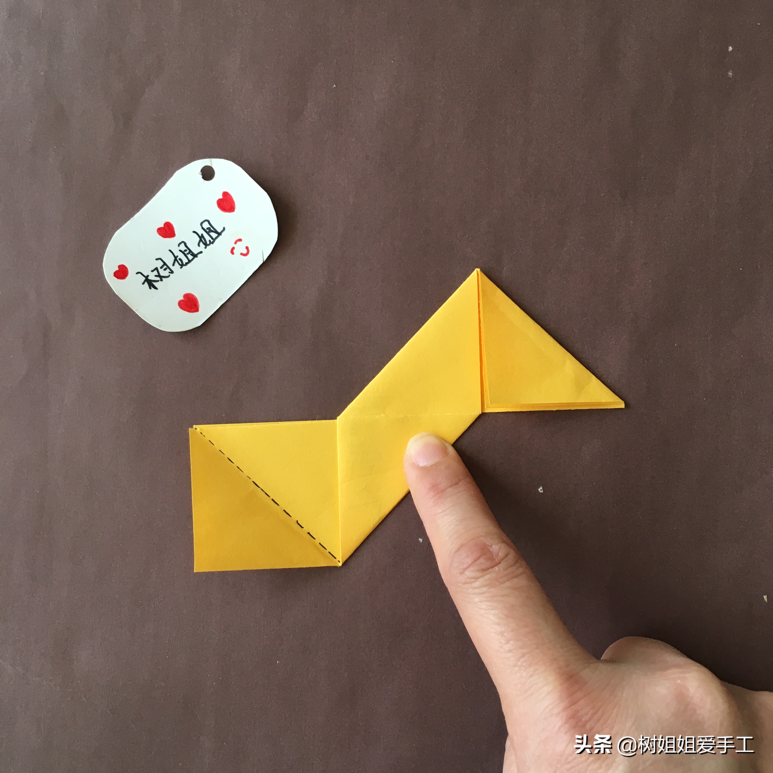 亲子折纸陀螺三张纸简单,用三张正方形的纸做一个飞镖陀螺