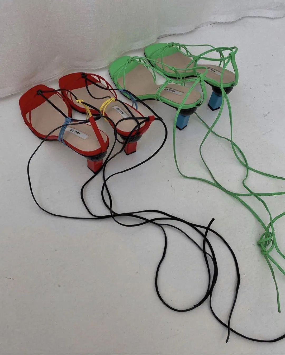 今年最火的4款凉鞋清爽又时髦,一双土到极致的凉鞋就是潮