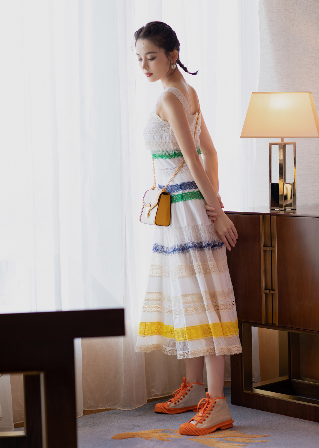 古力娜扎气质高冷,古力娜扎颜值高的穿搭