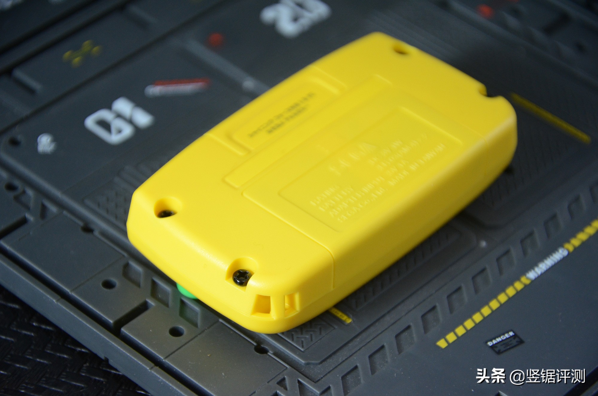 日本“迷你掌机”评测：屏幕仅1.15英寸大小，确定不是钥匙扣