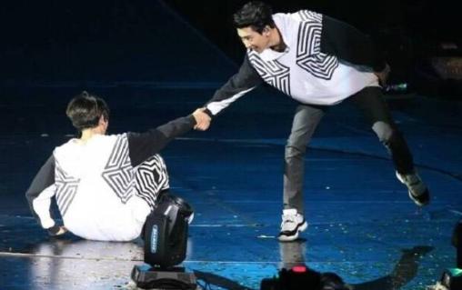 边伯贤朴灿烈高甜瞬间最近,边伯贤朴灿烈灿白