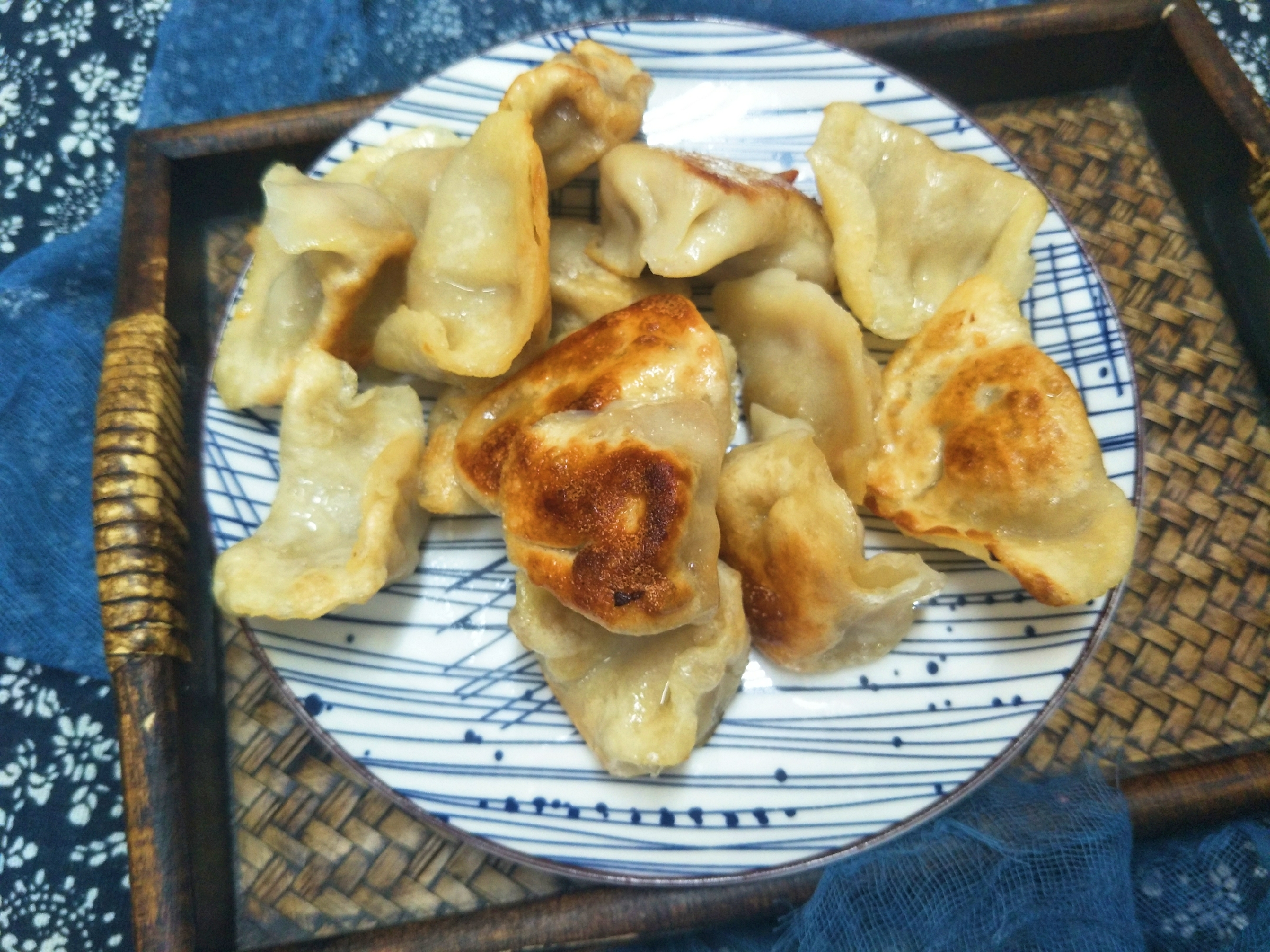 剩饺子怎么做好吃不粘锅,剩饺子怎么弄好吃