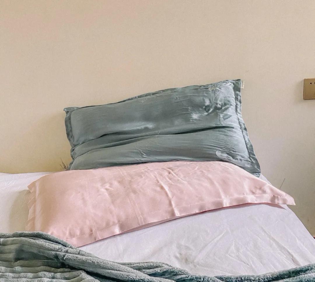 夏日的浪漫洗衣液香味持久留香,真丝护色洗衣液桑蚕丝专用