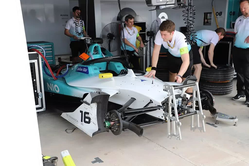 这车空间窄、没空调，只能躺着开，为啥一群男人都想开？