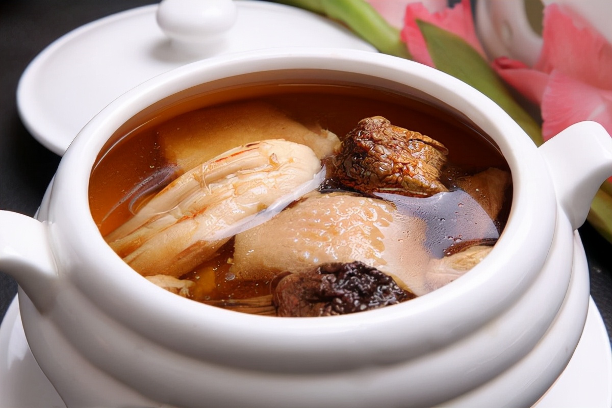 天气一冷手脚冰凉怎么改善,单手指冰凉冷天就冻手怎么办