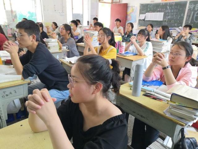 临颍一高高三师生减压趣味活动,知心姐姐河南