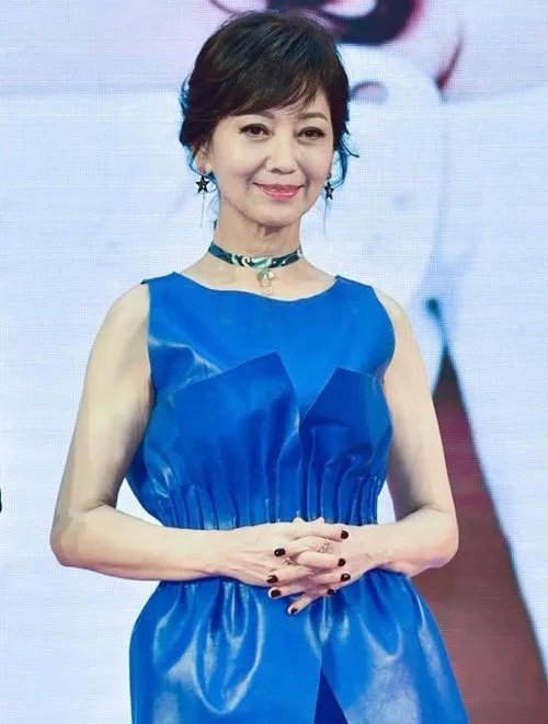 女明星扮嫩图片大全,扮嫩女明星年轻时