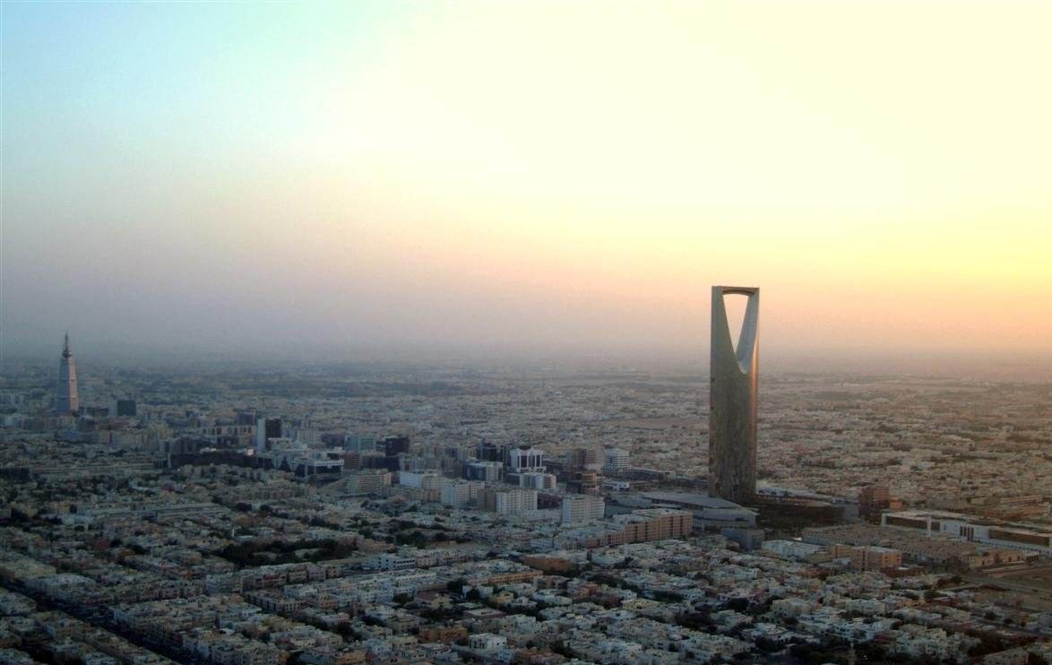 沙特阿拉伯沙漠里的石油,沙特阿拉伯荒漠有什么