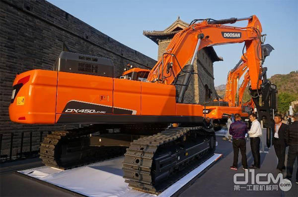 众志山成心系未来2019斗山工程机械新品发布会在京举行